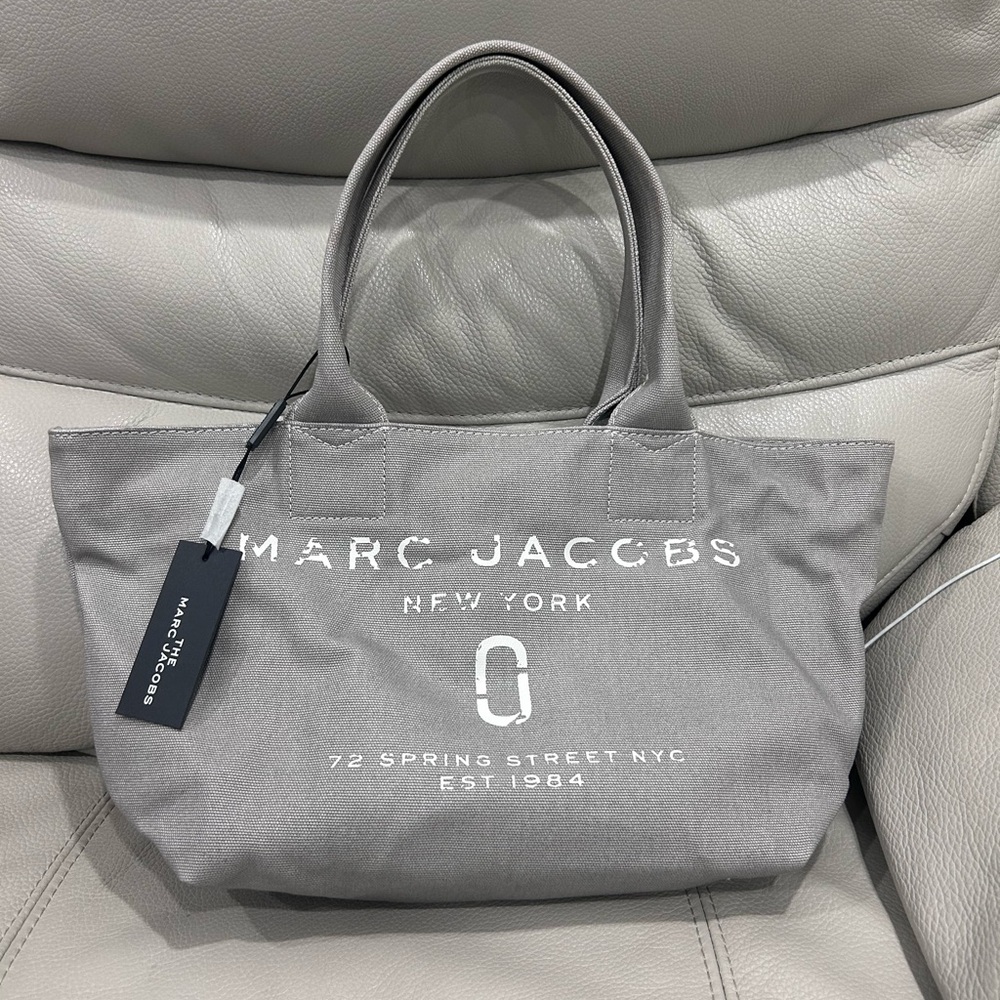 Marc Jacobs Gray Canvas Tote Bag with Minimalist Design